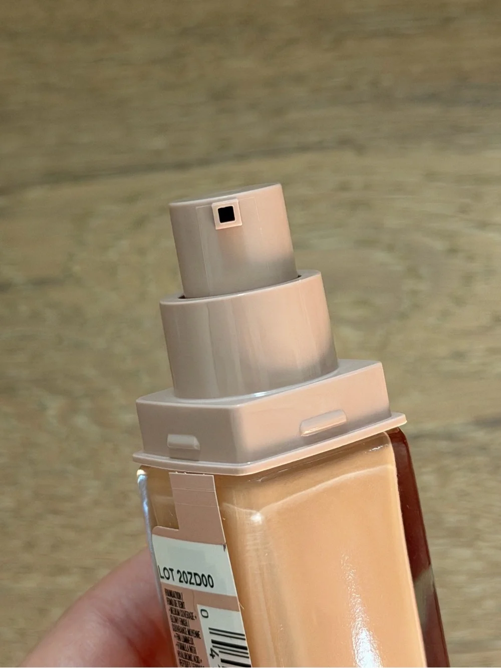 Maybelline Lifter Plump & Glow Foundation Hyaluronic Acid 112